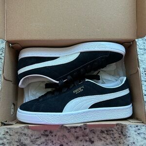 Brand new pumas! Women’s size 7.5